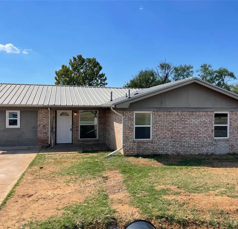306 S Old Caddo Avenue, Breckenridge TX 76424