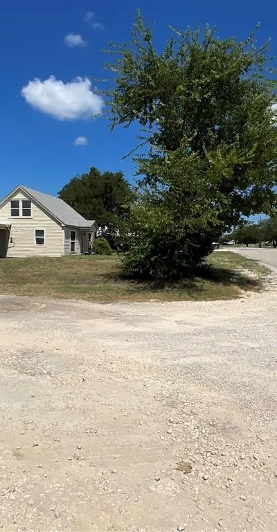 302 Hillcrest Street, Hico TX 76457 - Photo 3