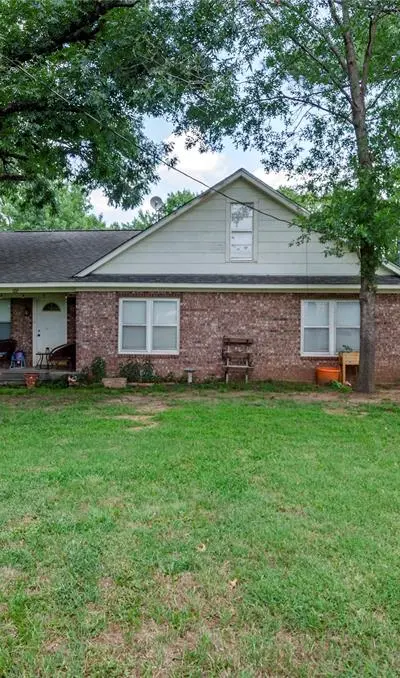 102 N Mesquite Street, Paradise TX 76073