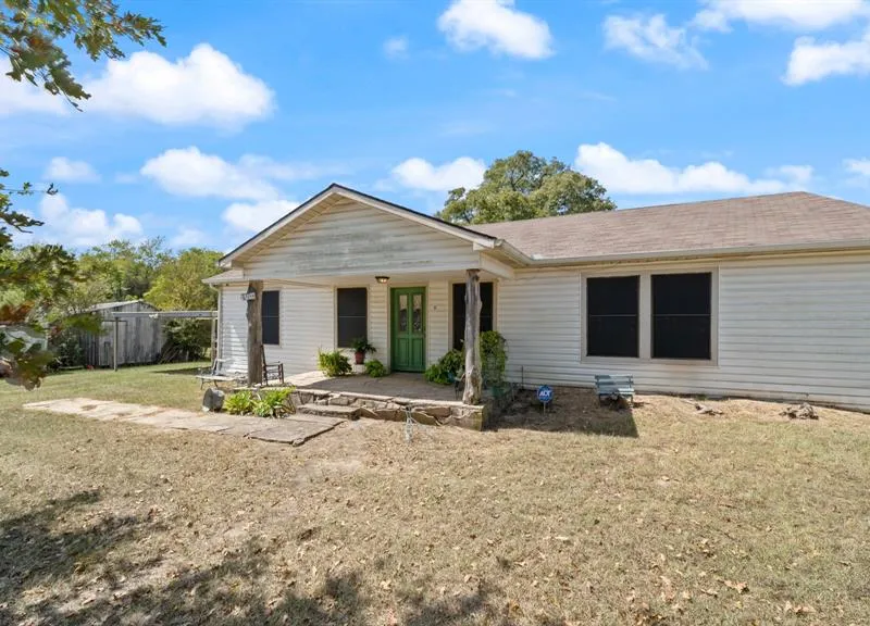 14260 N 3rd, Scurry TX 75158