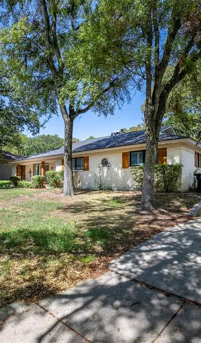 5017 Boulder Lake Road, Fort Worth TX 76103 - Photo 2