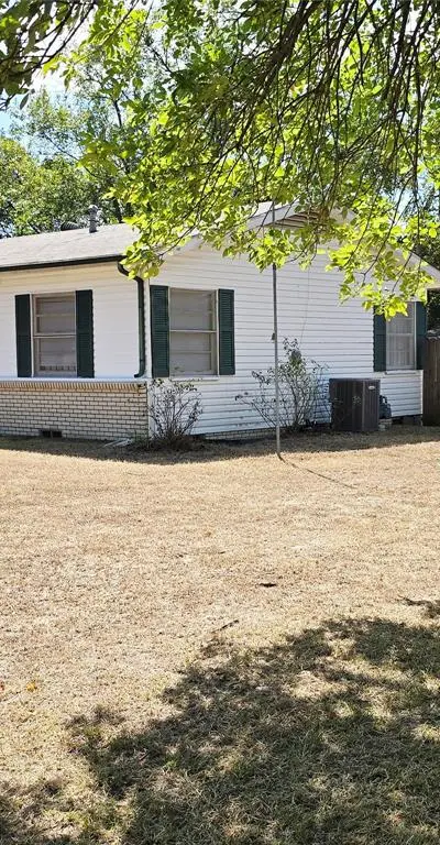 525 Maple Street, Commerce TX 75428 - Photo 2