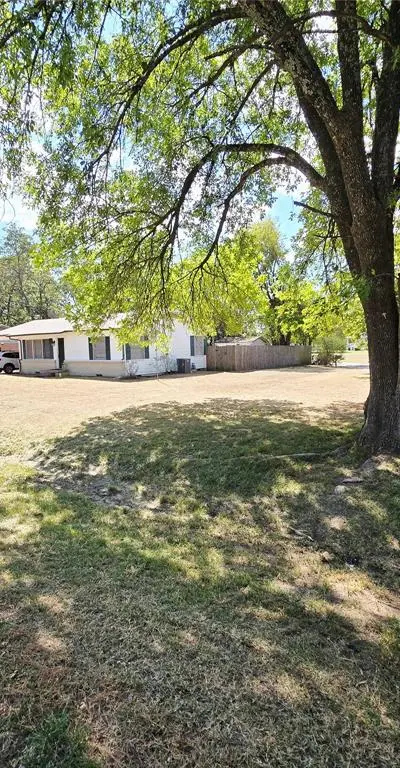 525 Maple Street, Commerce TX 75428 - Photo 3