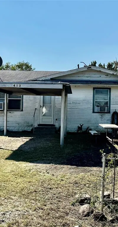 413 E Locust Street, Whitewright TX 75491