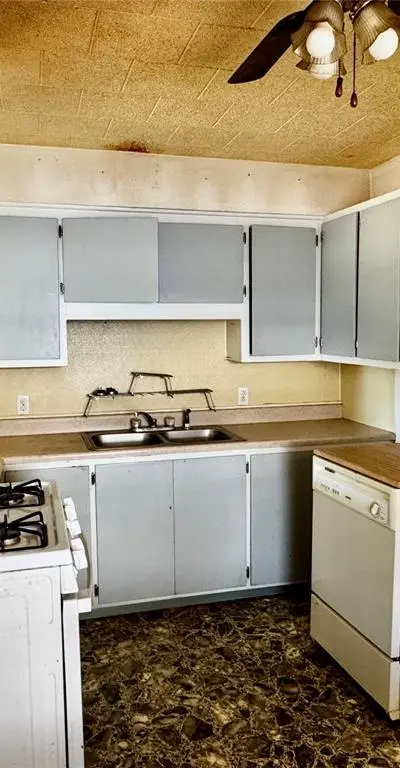 413 E Locust Street, Whitewright TX 75491 - Photo 3