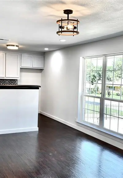 3315 Cedarcroft Lane, Dallas TX 75233 - Photo 3