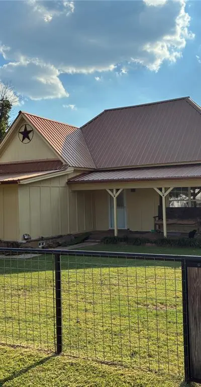 106 S Houston Street, Millsap TX 76066