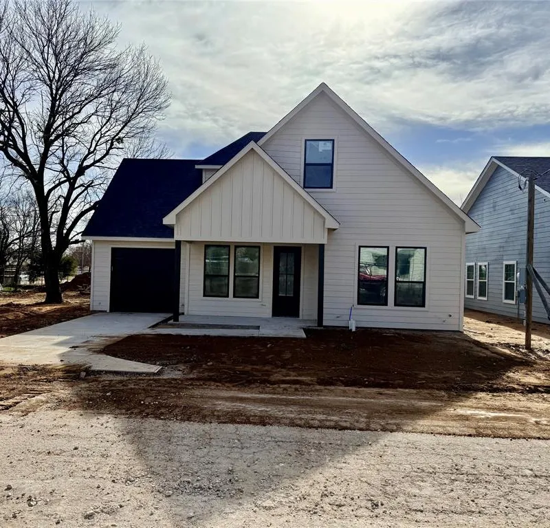 203 W Cherry Street, Nocona TX 76255