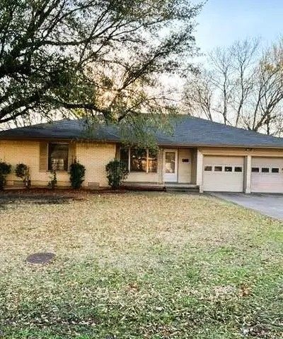 201 Martin Drive, Lancaster TX 75146