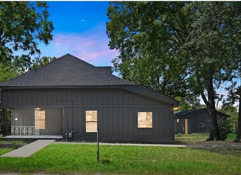 405 Walker Street, Eustace TX 75124