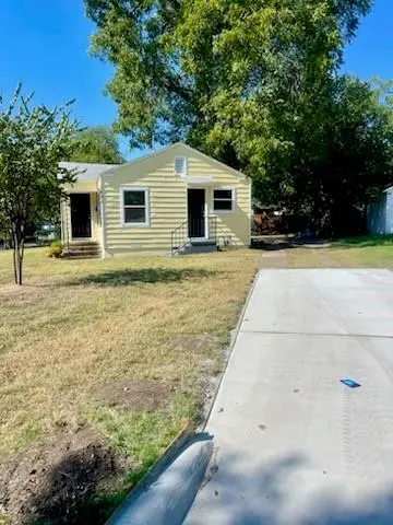 1451 Greenbrier Drive, River Oaks TX 76114 - Photo 2