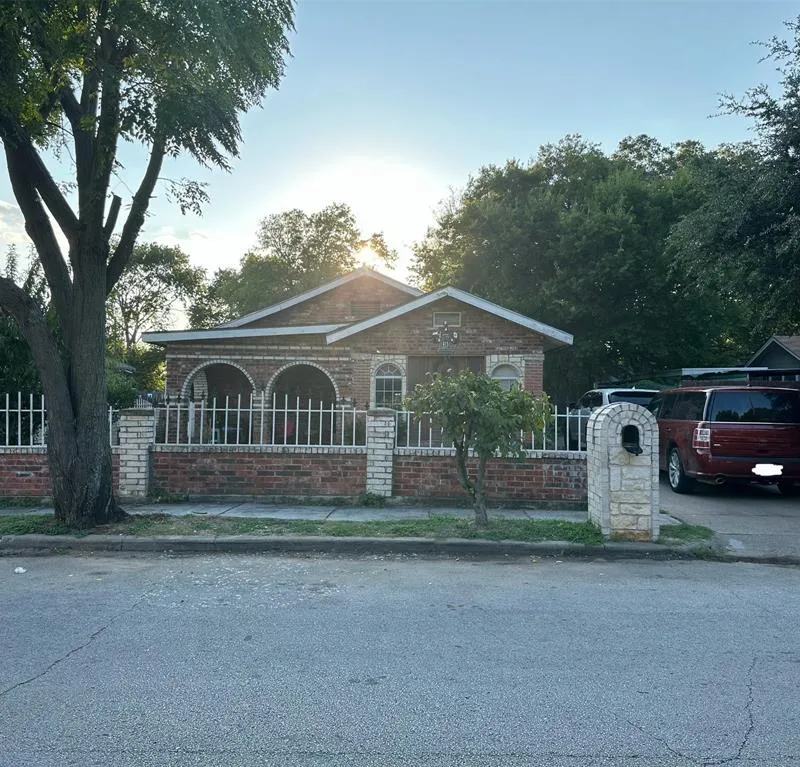 915 Blandin Street, Fort Worth TX 76111