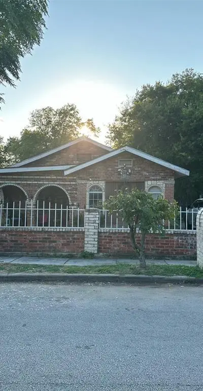 915 Blandin Street, Fort Worth TX 76111