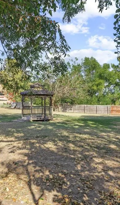 302 W Main Street, Honey Grove TX 75446 - Photo 4