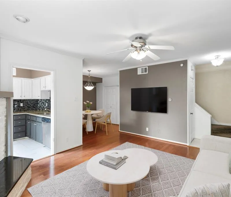 4130 Proton Drive # 6D, Addison TX 75001