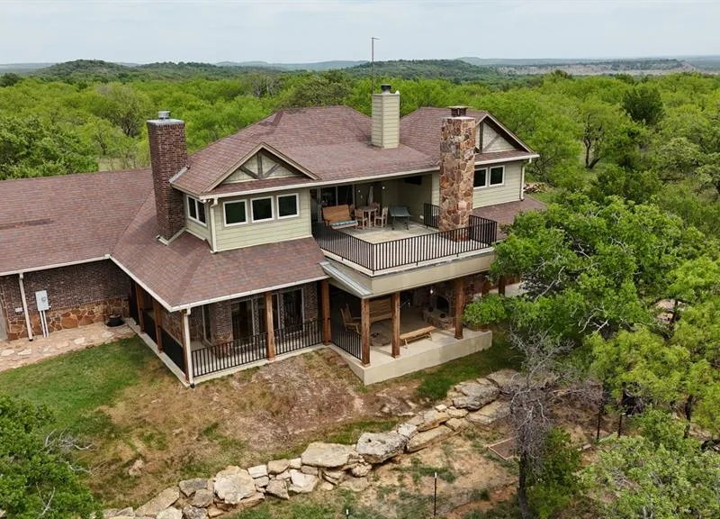 735 Gresham Lane, Jacksboro TX 76458
