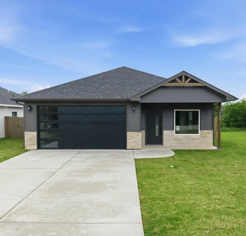 702 S Ivy Street, Hillsboro TX 76645