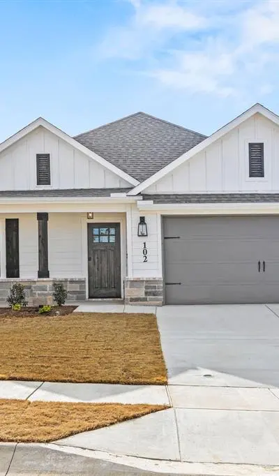 102 Maverick Trail, Valley View TX 76272