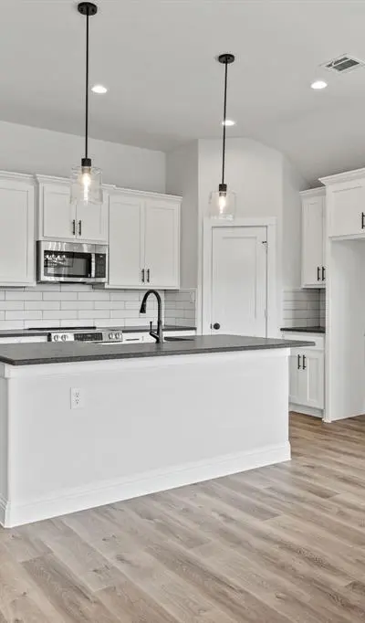 102 Maverick Trail, Valley View TX 76272 - Photo 5