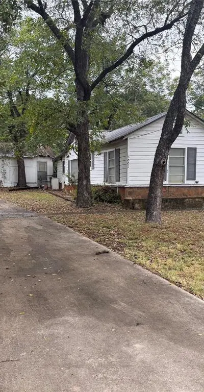 3001 Huron Trail, Lake Worth TX 76135