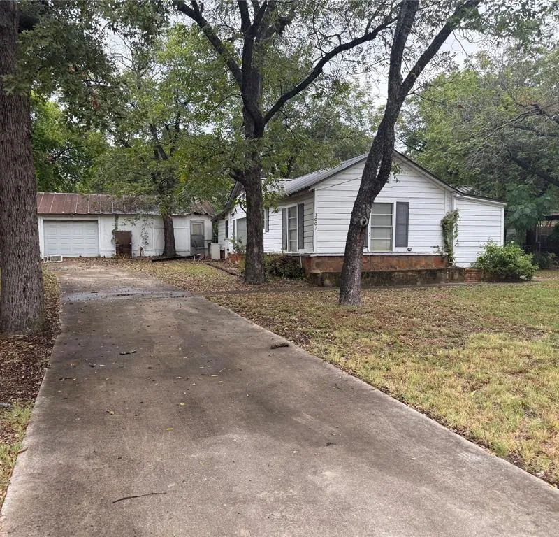 3001 Huron Trail, Lake Worth TX 76135