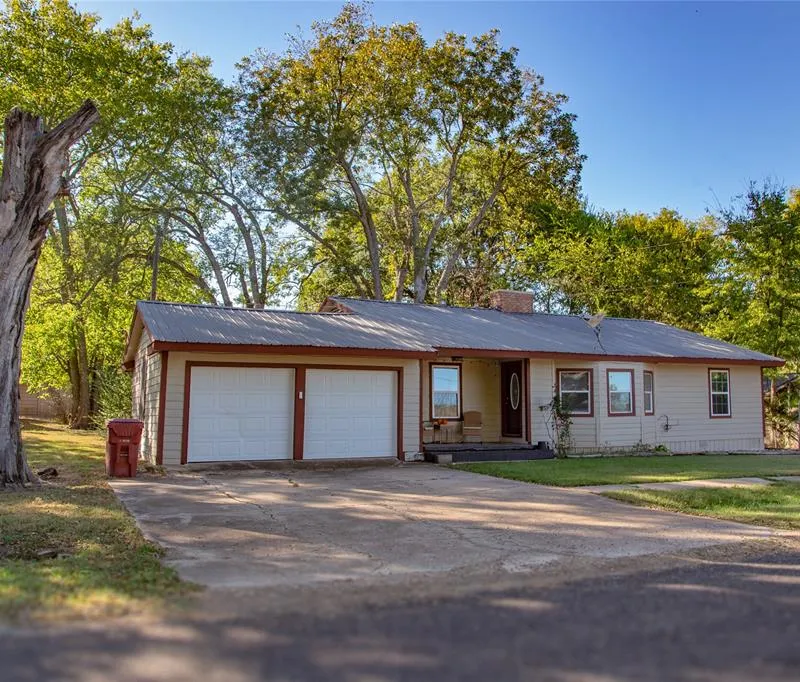 630 Faucett Street, Blossom TX 75416