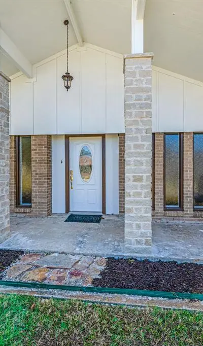 1075 Oak Ridge Drive, Oak Ridge TX 75160 - Photo 2