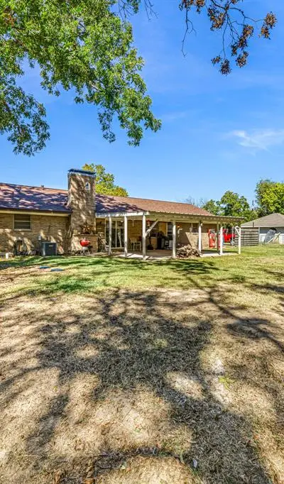 1075 Oak Ridge Drive, Oak Ridge TX 75160 - Photo 3