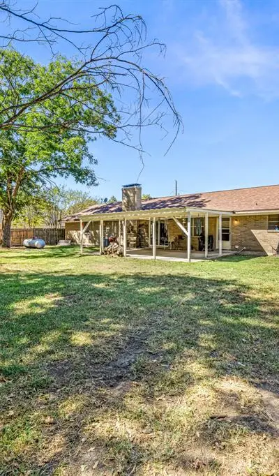 1075 Oak Ridge Drive, Oak Ridge TX 75160 - Photo 4