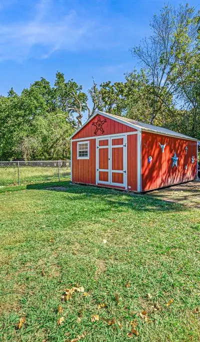 1075 Oak Ridge Drive, Oak Ridge TX 75160 - Photo 5
