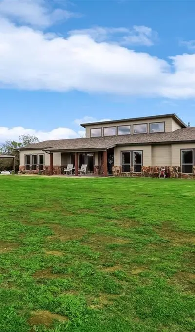 812 Mckenzie Road, Tioga TX 76271 - Photo 2