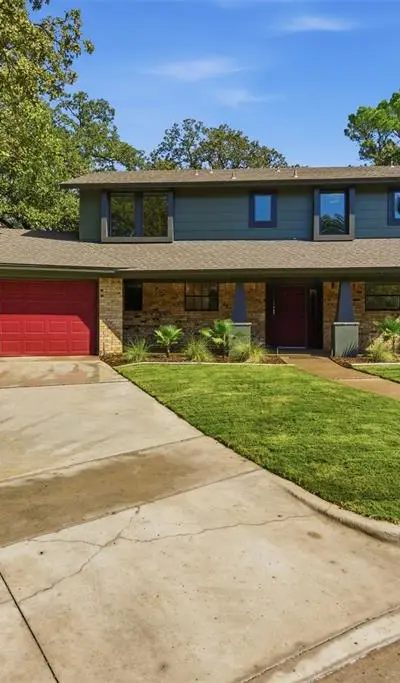 401 Rocky Canyon Court, Arlington TX 76011 - Photo 2