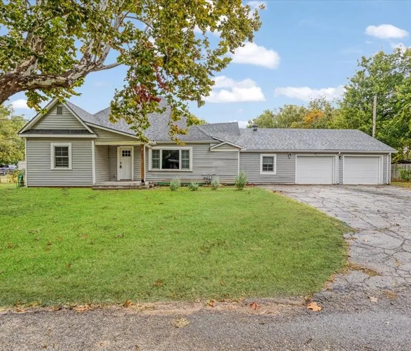 107 S Branch Street, Bells TX 75414