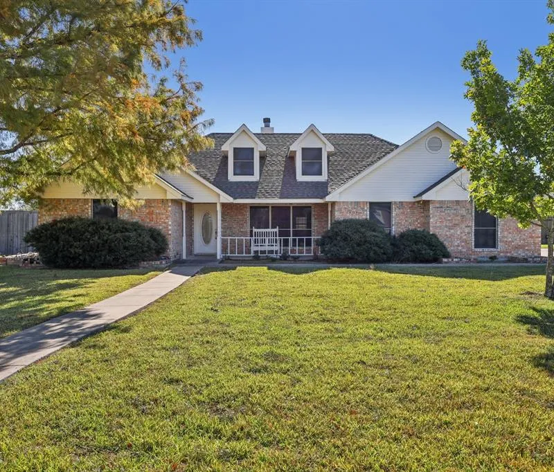 1377 Lone Star Boulevard, Talty TX 75160