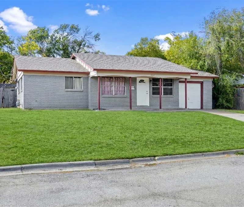 4812 Marshall Street, Forest Hill TX 76119