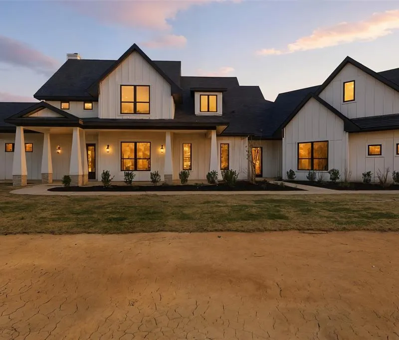 1552 Lakeridge Boulevard, Sunset TX 76270