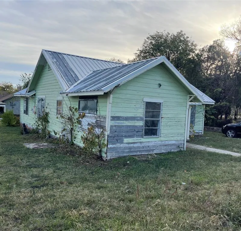 801 W Belknap Street, Jacksboro TX 76458