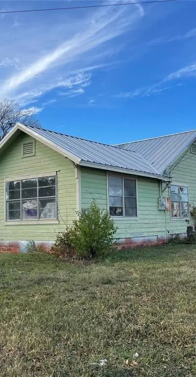 801 W Belknap Street, Jacksboro TX 76458 - Photo 2