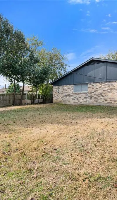 3425 Doolittle Drive, Arlington TX 76014 - Photo 3
