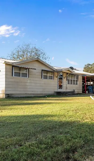 205 College Street, Chico TX 76431 - Photo 5