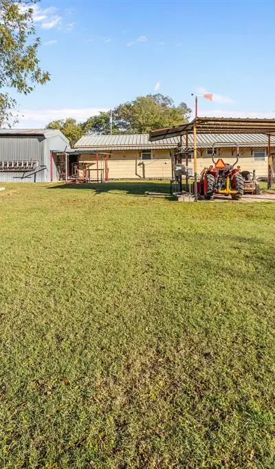 205 College Street, Chico TX 76431 - Photo 3
