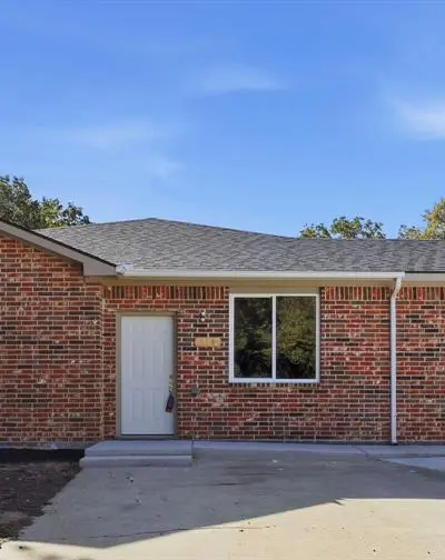 214 Pembrook Street, Lake Dallas TX 75065 - Photo 2