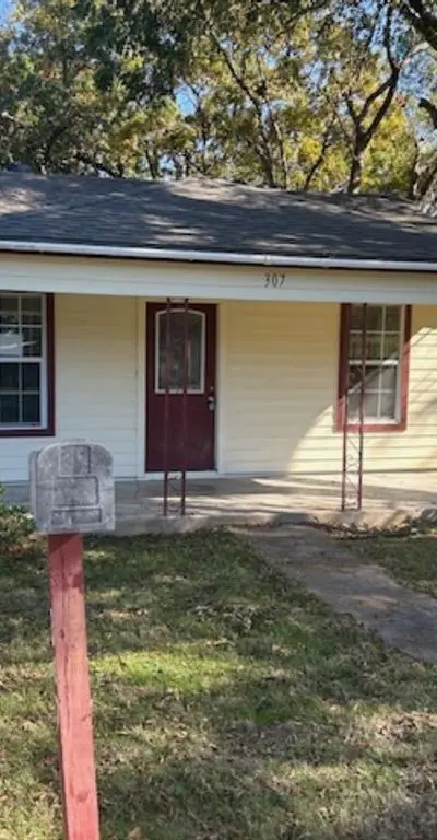 307 S Jernigan Street, Bells TX 75414