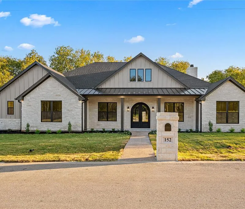 152 N Big Red Way, China Spring TX 76633