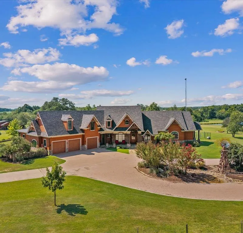 695 County Road 36120 Road, Honey Grove TX 75446