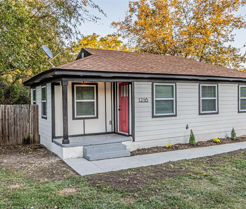 1216 Greenbrier Drive, River Oaks TX 76114