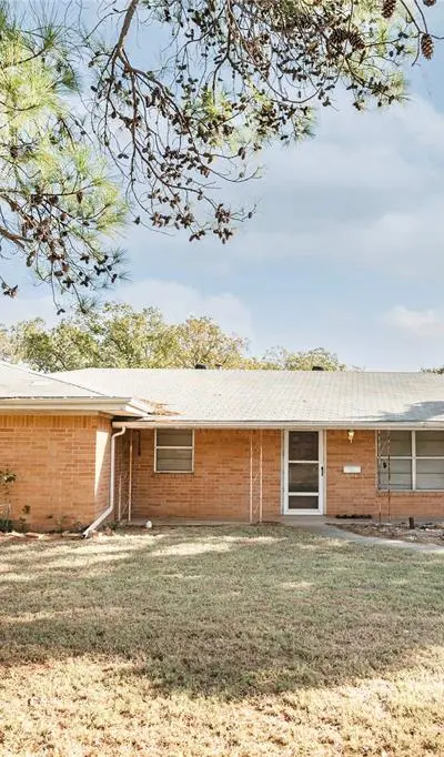 205 Bonham Street, Nocona TX 76255