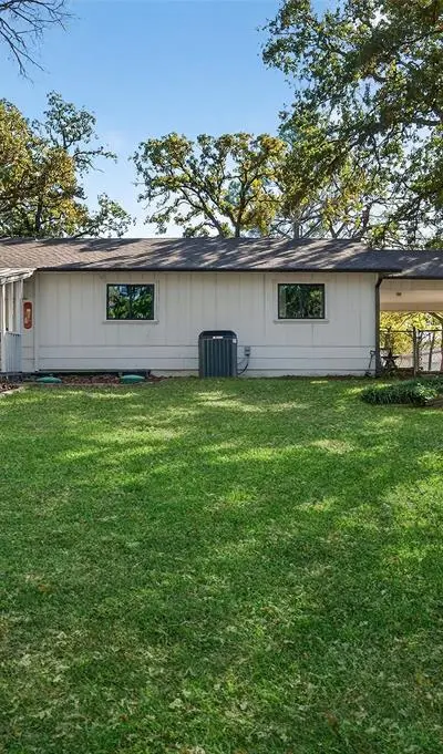329 Comanche Drive, Lake Kiowa TX 76240 - Photo 3