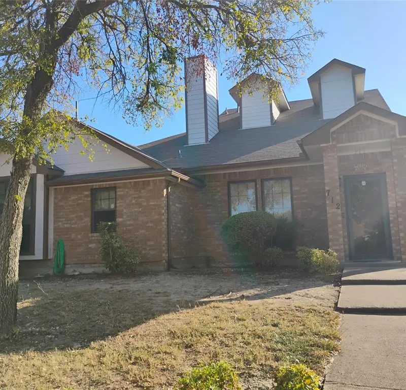 712 Atteberry Lane, Lancaster TX 75146