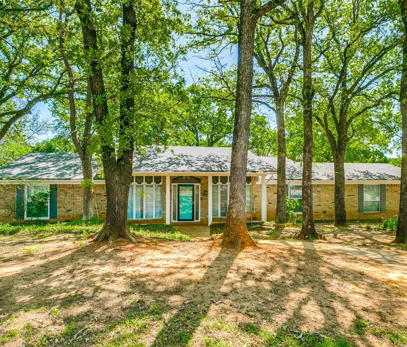 1000 Sherwood Drive, Bedford TX 76022